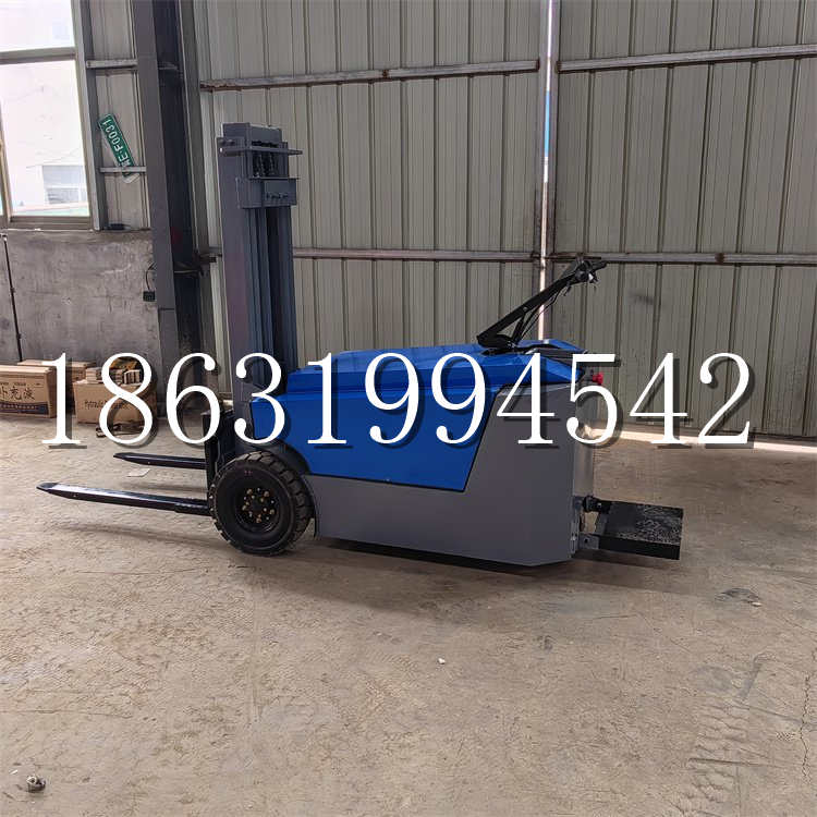 新港乡全电动叉车插腿式堆高车液压装卸车1.5吨升高小型站驾式铲车